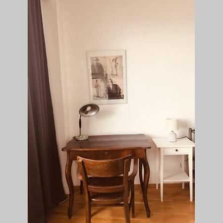 Mitten Im Achten. Zentrale Wohnung In Wien 外观 照片
